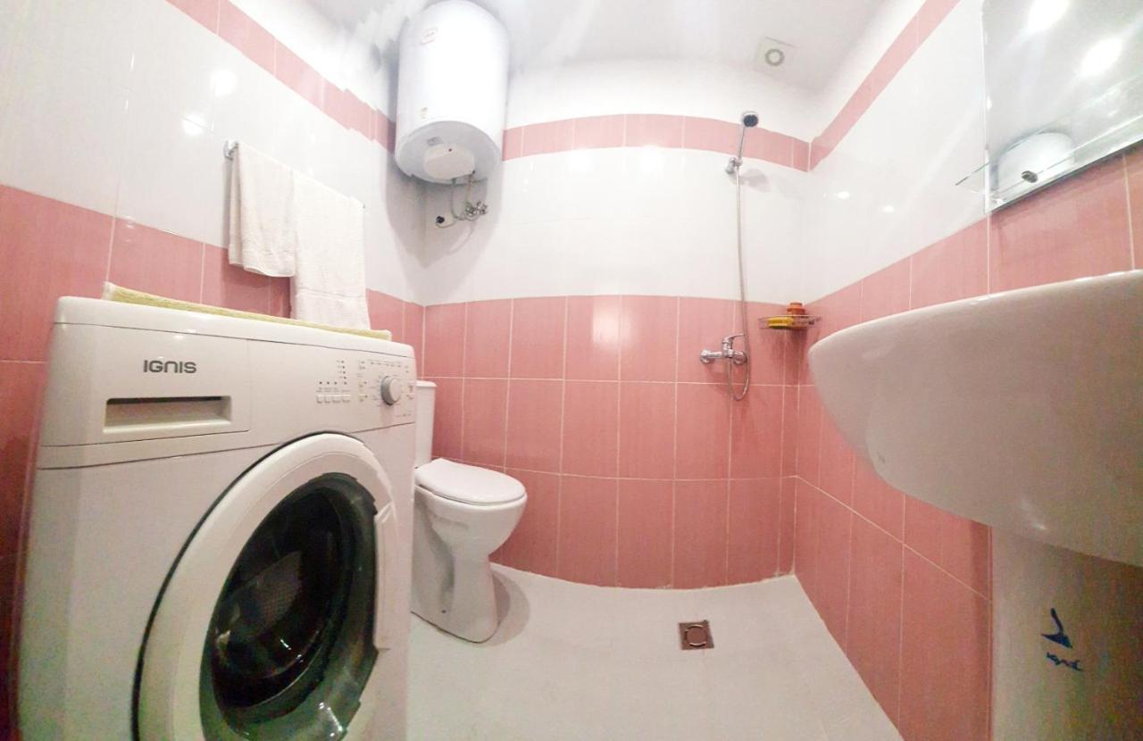 A Cheerful Villa With Free Parking Space ティラナ エクステリア 写真