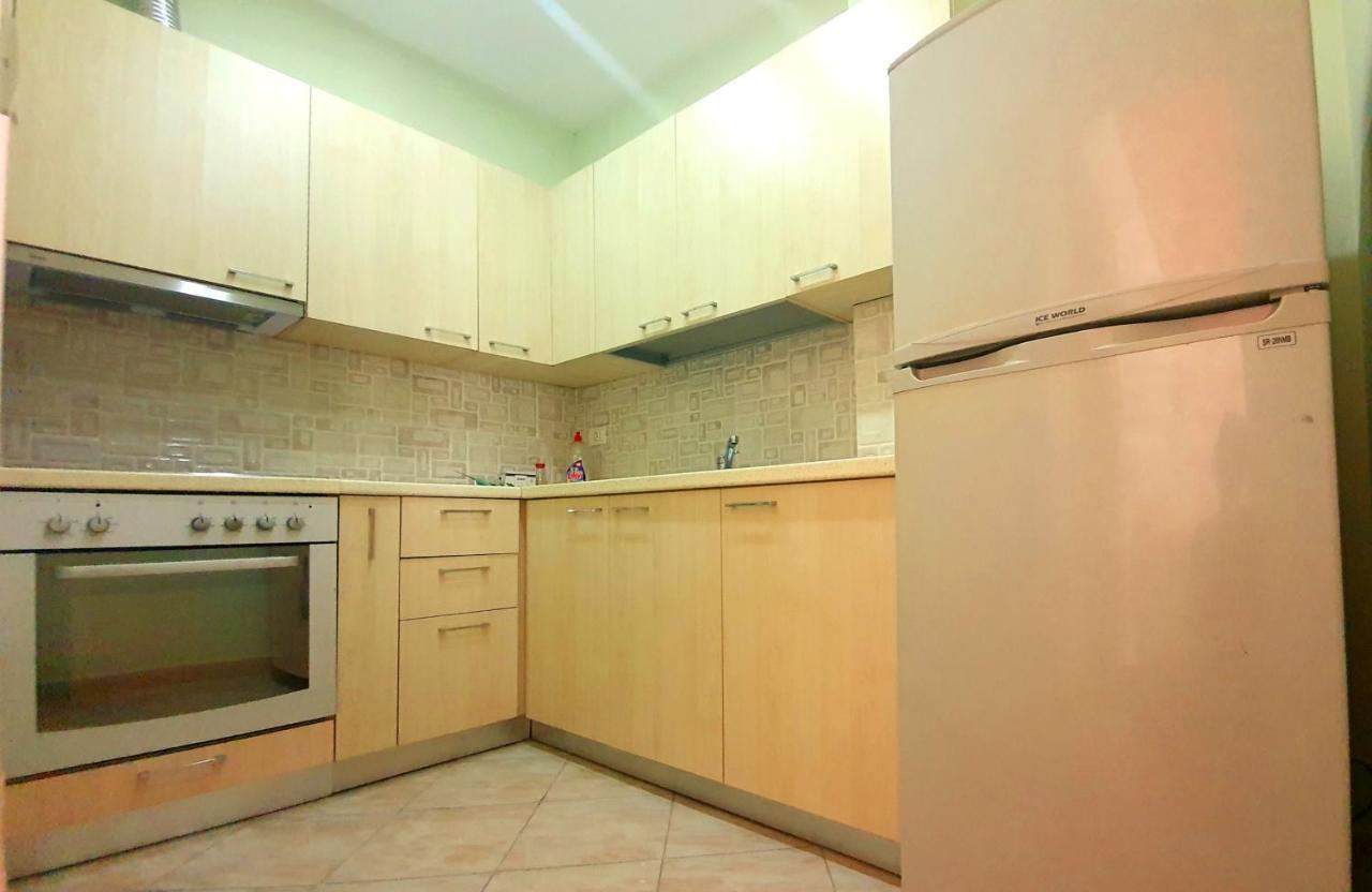 A Cheerful Villa With Free Parking Space ティラナ エクステリア 写真
